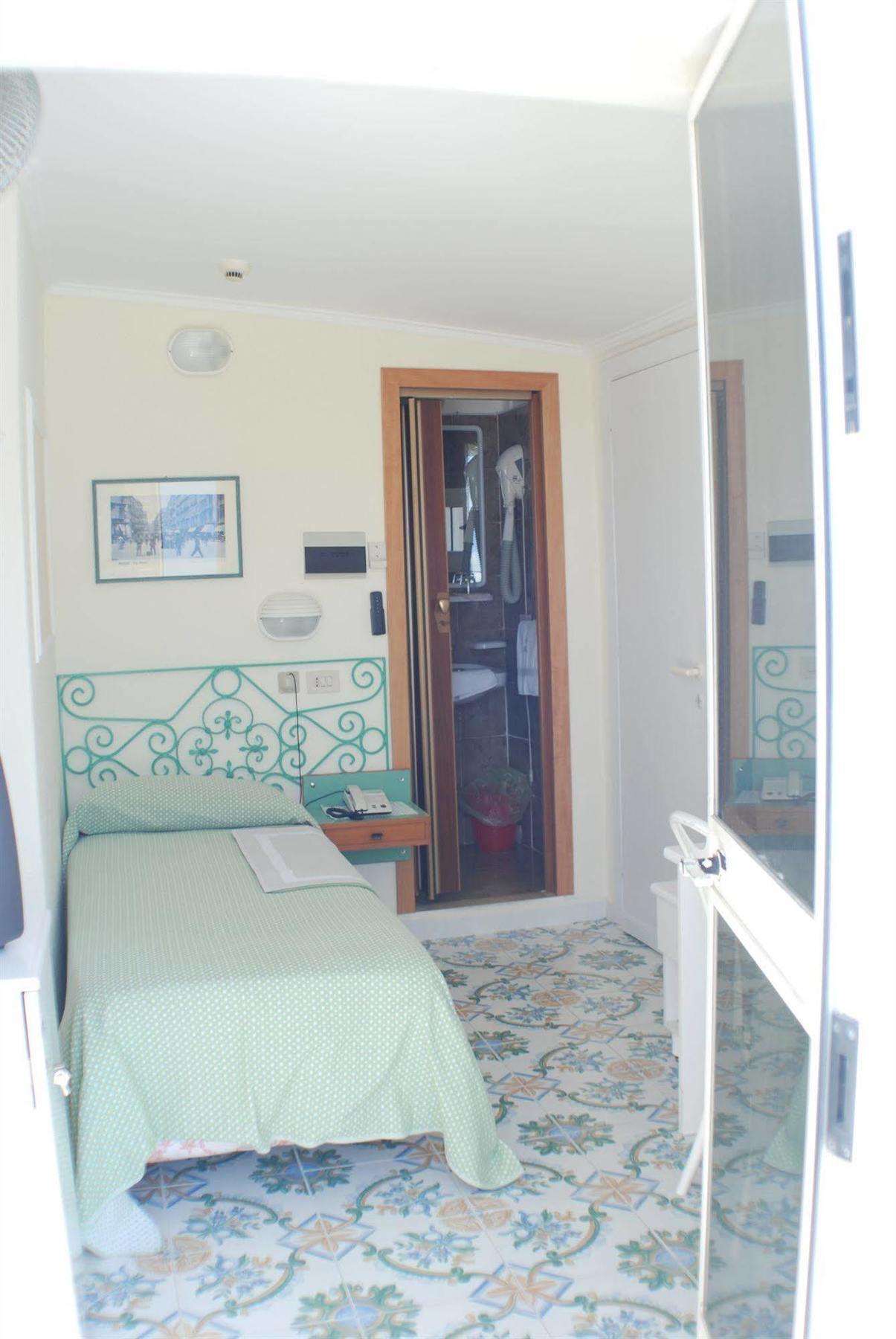 Hotel La Palma Sant'Angelo  エクステリア 写真