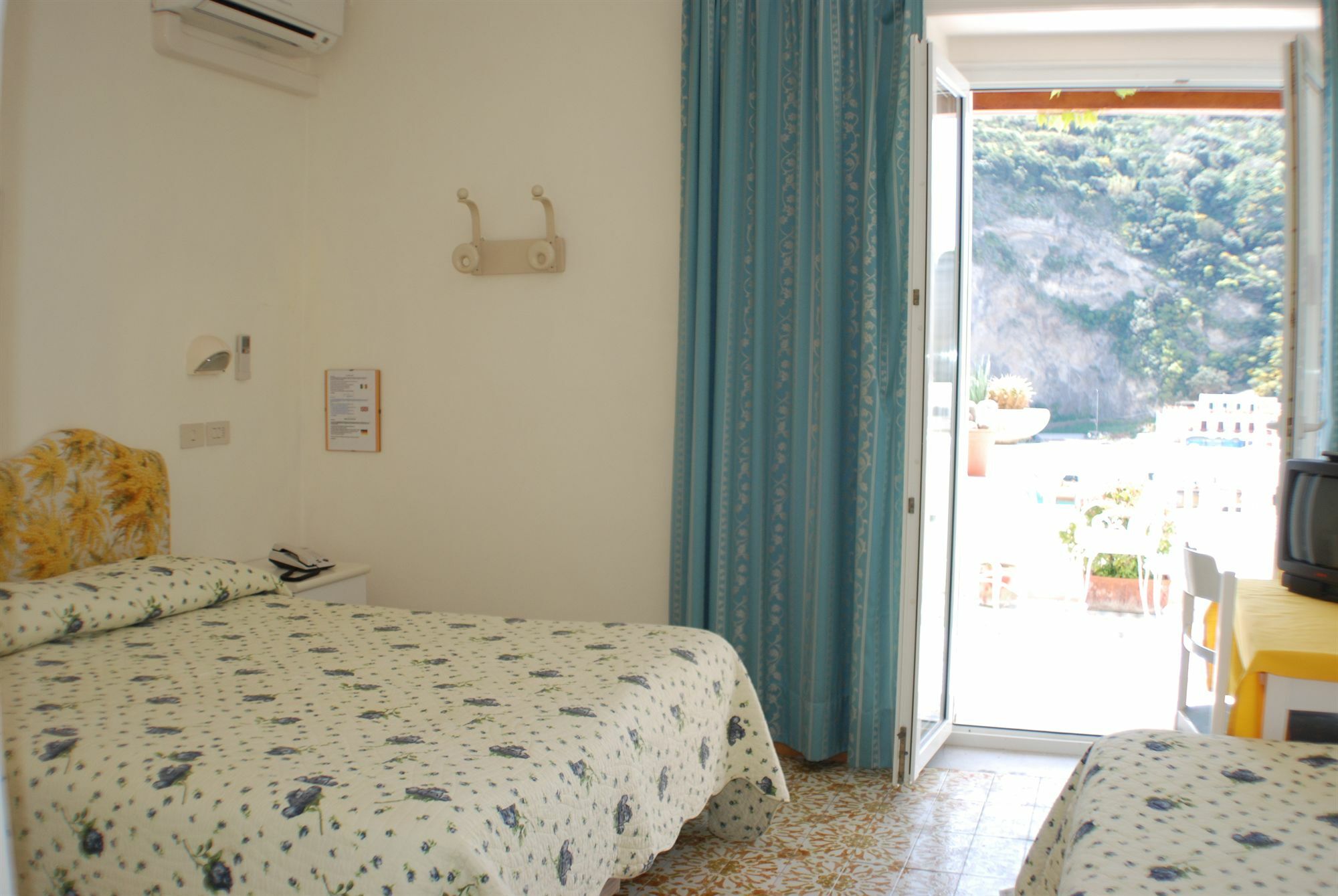 Hotel La Palma Sant'Angelo  エクステリア 写真